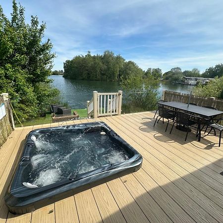 Lakeside Retreat 2 With Hot Tub, Private Fishing Peg Situated At Tattershall Lakes Country Park Exteriér fotografie