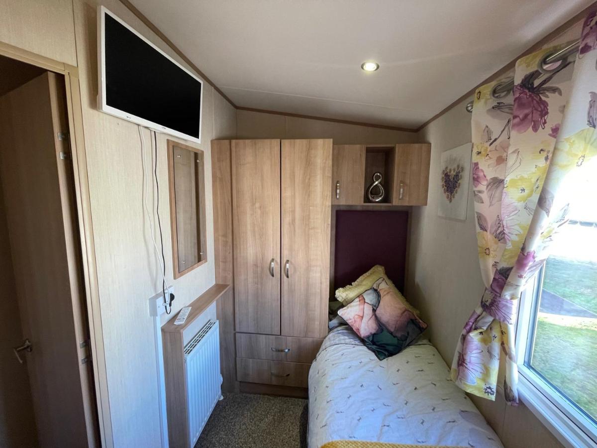 Lakeside Retreat 2 With Hot Tub, Private Fishing Peg Situated At Tattershall Lakes Country Park Exteriér fotografie
