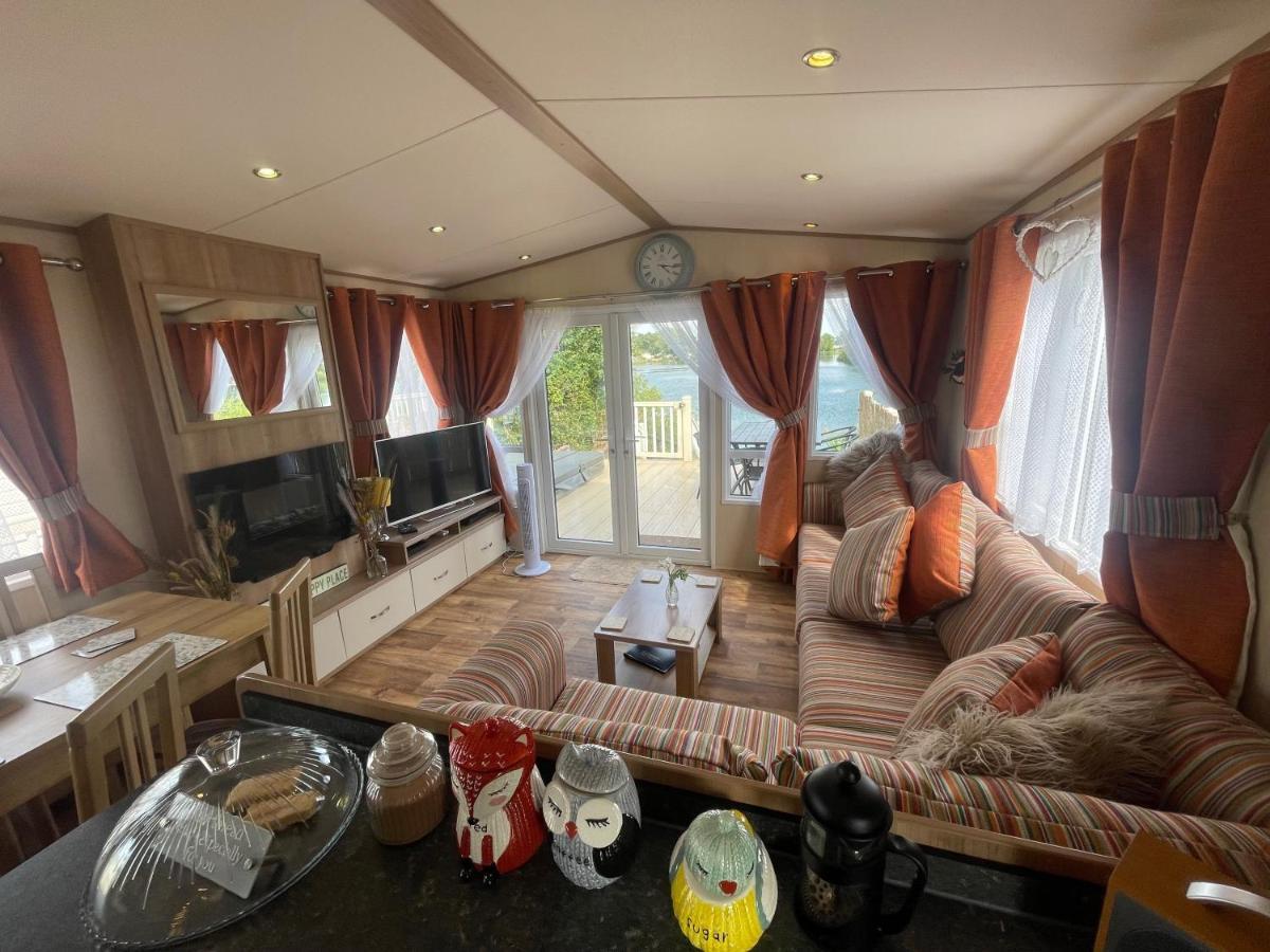 Lakeside Retreat 2 With Hot Tub, Private Fishing Peg Situated At Tattershall Lakes Country Park Exteriér fotografie