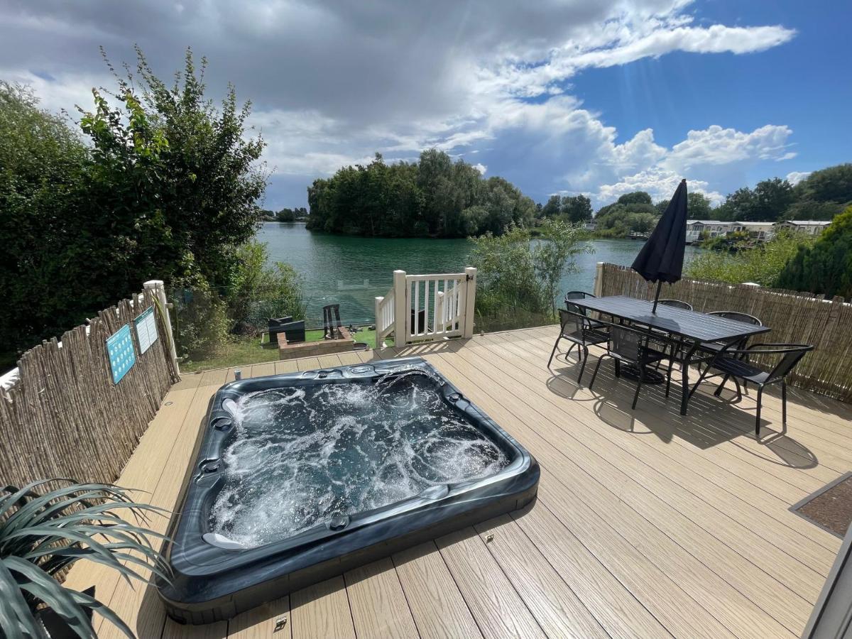 Lakeside Retreat 2 With Hot Tub, Private Fishing Peg Situated At Tattershall Lakes Country Park Exteriér fotografie