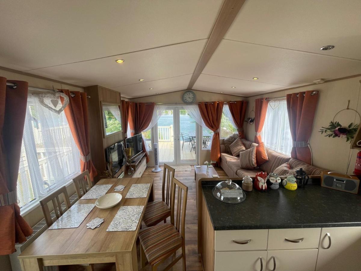 Lakeside Retreat 2 With Hot Tub, Private Fishing Peg Situated At Tattershall Lakes Country Park Exteriér fotografie