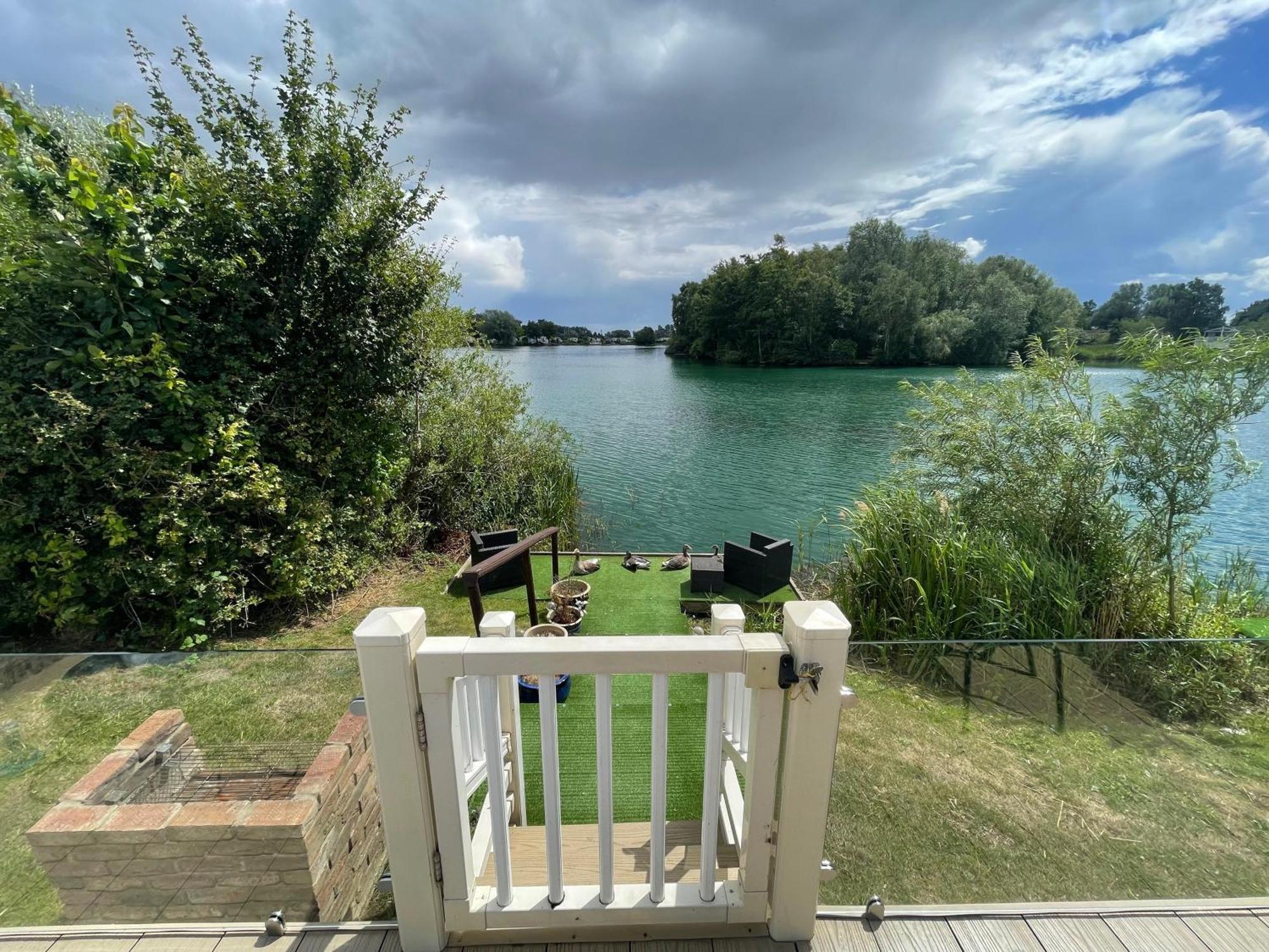 Lakeside Retreat 2 With Hot Tub, Private Fishing Peg Situated At Tattershall Lakes Country Park Exteriér fotografie